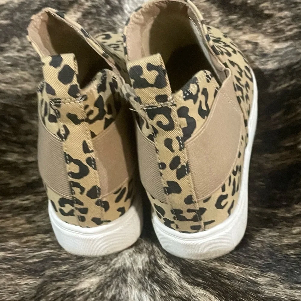 Leopard Print SODA Sneakers shoes size 7.5! High‎ Top Pull on